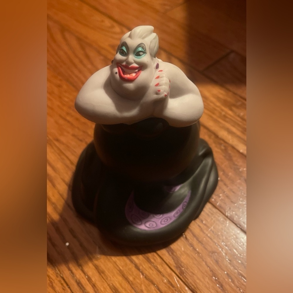 VINTAGE 90’s DISNEY LITTLE MERMAID URSULA SEA WITCH CERAMIC PORCELAIN FIGURE